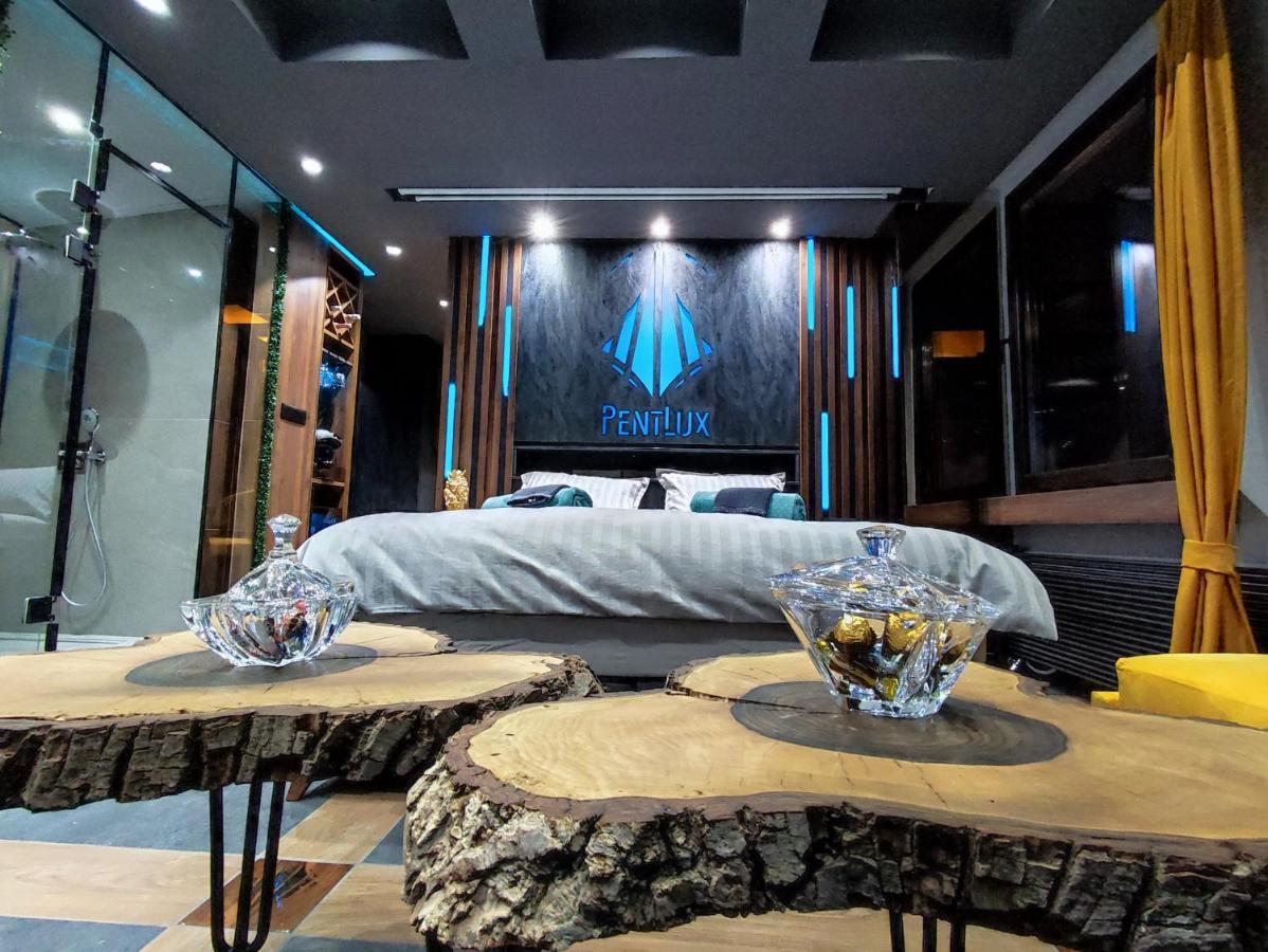 Smart Luxury Penthouse Suites - Private Sauna, Hot-Tub, Home Cinema At The Best Location In Skopje Exterior photo