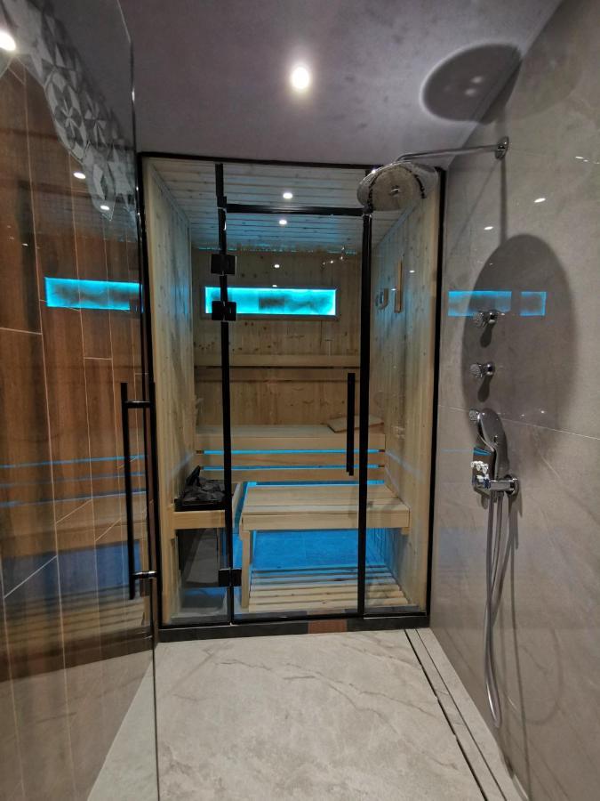 Smart Luxury Penthouse Suites - Private Sauna, Hot-Tub, Home Cinema At The Best Location In Skopje Exterior photo