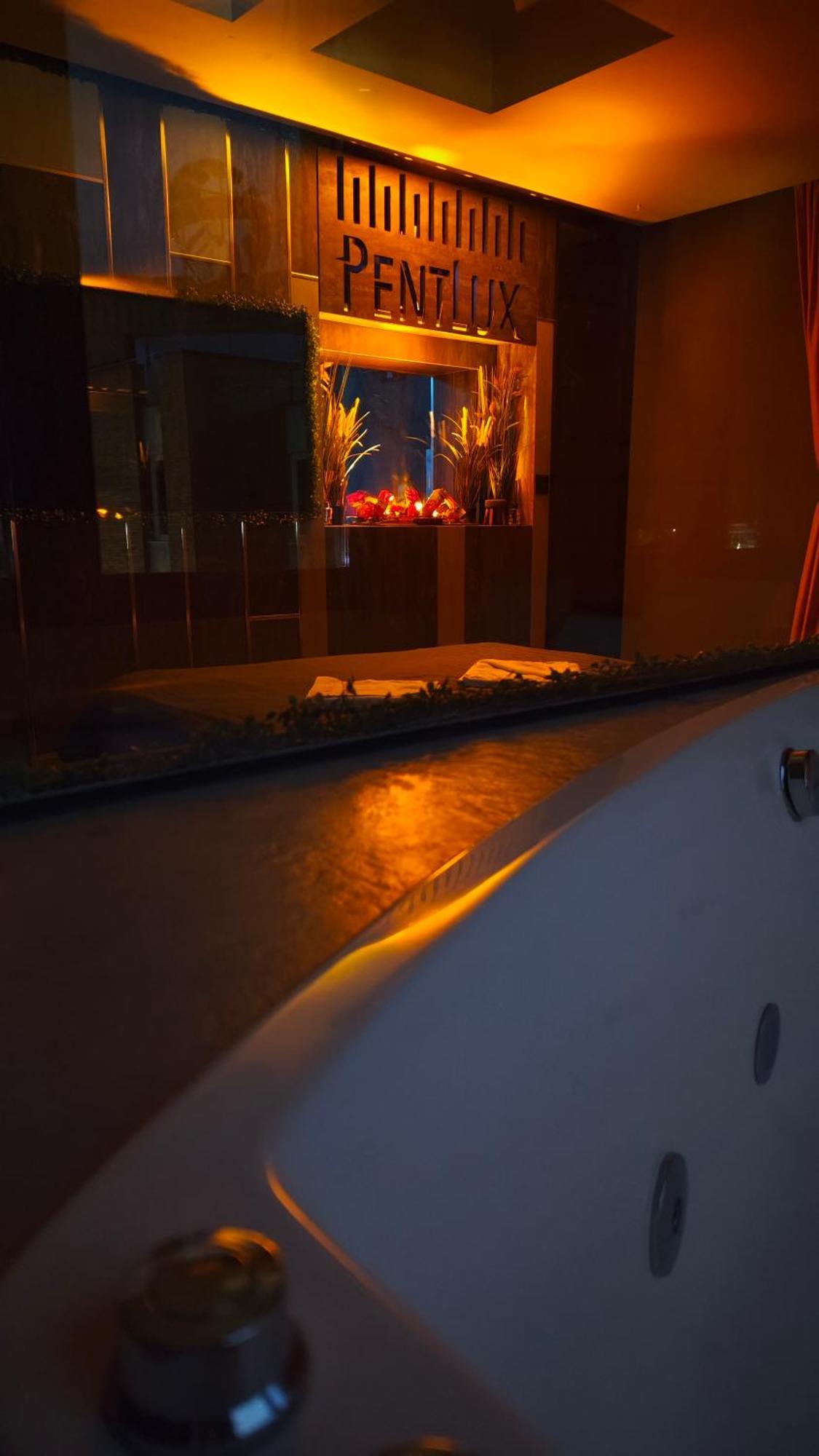 Smart Luxury Penthouse Suites - Private Sauna, Hot-Tub, Home Cinema At The Best Location In Skopje Exterior photo